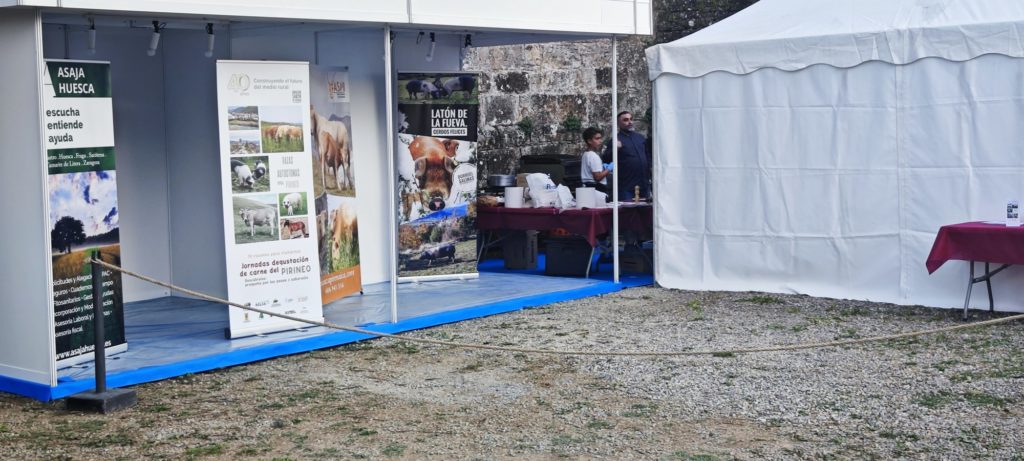 Stand de las jornadas de degustación de carne del Pirineo en la Expoferia de Sobrarbe